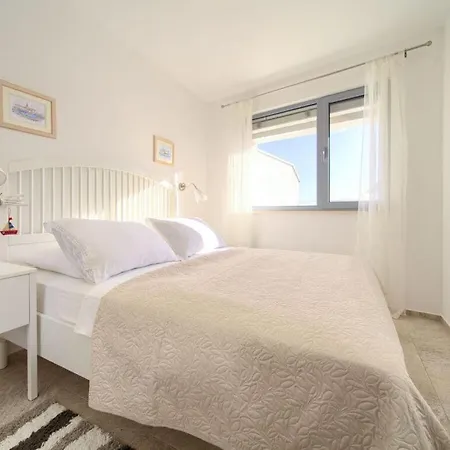 Miracle 2 Comfortable * Krk Town