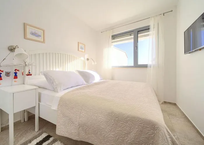 Miracle 2 Comfortable * Krk Town