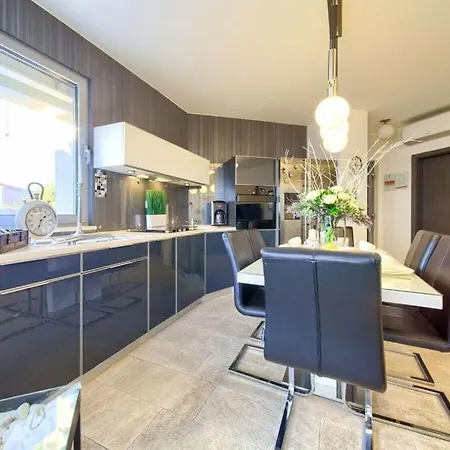 Miracle 2 Comfortable Villa