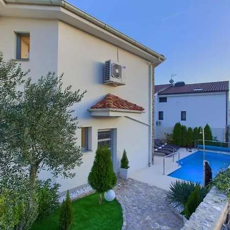 Villa Miracle 2 Comfortable *