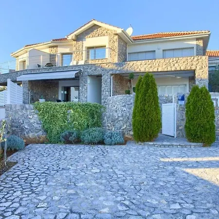 Miracle 2 Comfortable Villa