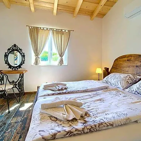 Miracle 2 Comfortable * Krk Town